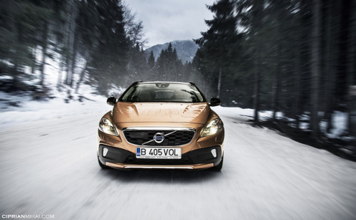 Volvo V40 Cross Country by CiprianMihai on Flickr.