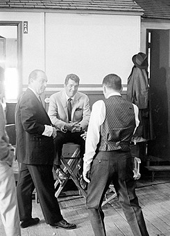 francisalbertsinatra:Frank Sinatra and Dean Martin on the set of Marriage on the Rocks, photographed