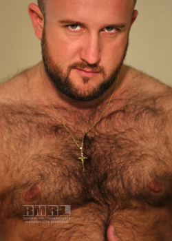 realmenreallife:  There’s nothing wrong with a warm, furry young bear! Patrick.   Furfect