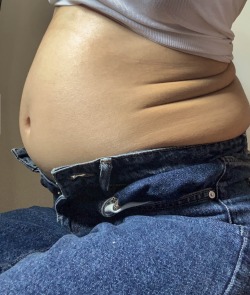 stuffingbelly:I can’t stop getting fatter. This is my empty belly (just a bit bloated from breakfast) and I can’t close these jeans! Last month they fitted…I eat more and more every day. My stomach is getting bigger and asking for more food…