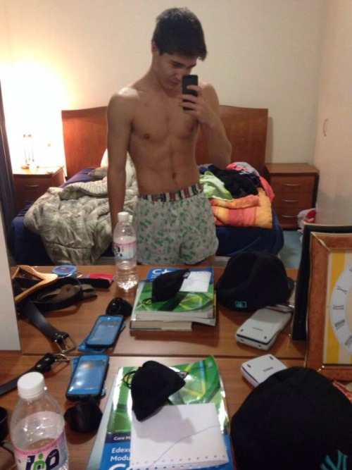 flood-shadow-in-zoo:  Latino Twink Cock Show 
