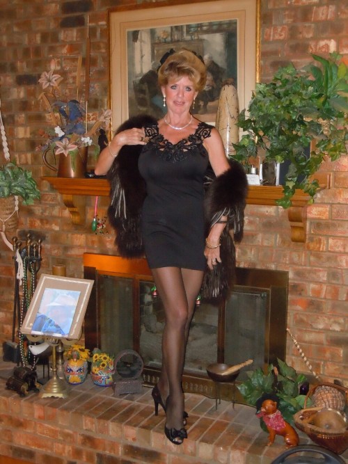 perfectly-mature-cougars:  MATURES, MILFS, GRANNIES AND GILFS