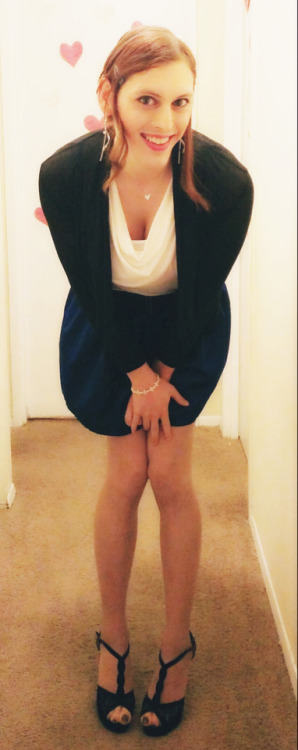 claralove25: Good morning boys and girls! You can’t tell from this photoset, but I’m actually super 