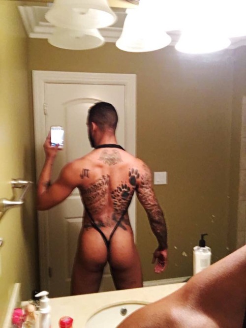luvphattazz:  I wanna fuck something….