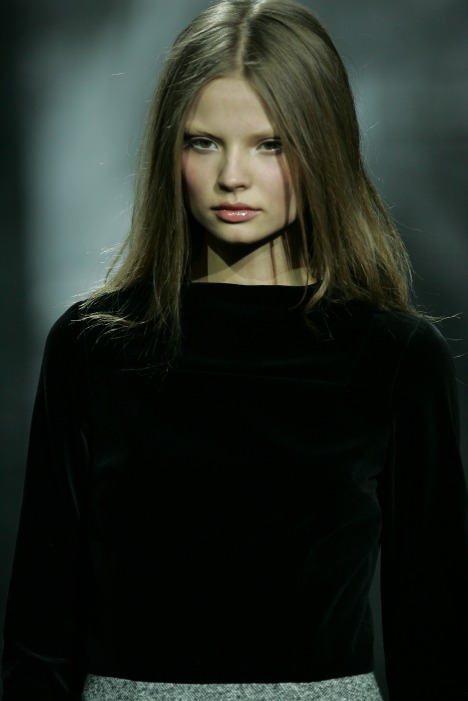 thefashionbubble:Magdalena Frackowiak at Tommy Hilfiger Fall/Winter 2007.