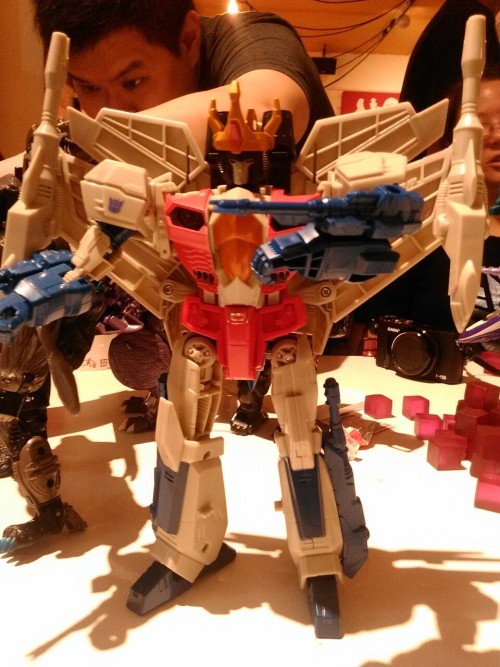 Hasbro borrowed Cw Starscream for TFND forum gathering 