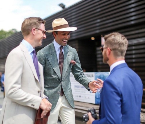 Gents just sharing a laugh #Pitti92 #PittiUomo92 #pu92 @philippeperzivienna#MensFashion #MensWear #