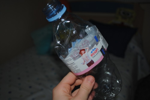 before yesterday I went to One Direction concert in Barcelona and omfg I got harry’s water bot