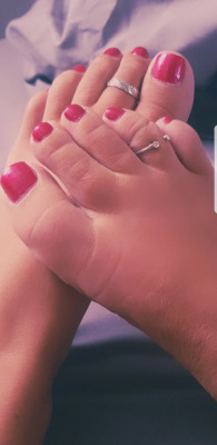motoguy63:  juicylips72:  What would you feet lovers do to these ?? 