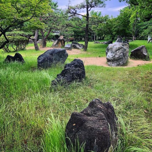 和歌山城二の丸庭園 [ 和歌山県和歌山市 ] Wakayama Castle Ninomaru Garden, Wakayama の写真・記事を更新しました。 ーー紀州徳川家の藩主御殿跡に昭和の庭園研