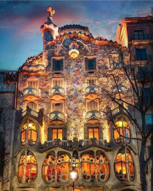 curiosity-killed-not: sixpenceee: Casa Batlló, one of Antoni Gaudí’s masterpieces ypsylon_/Insta