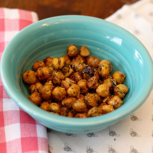 Roasted chickpeas? YUM! Flavor this protein- and fiber-packed snack with almost any seasoning!Click 