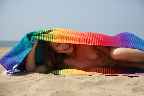 fanofenf:“No, I’m not coming out! Because, if I do everyone will see me! No, don’t pull the towel of