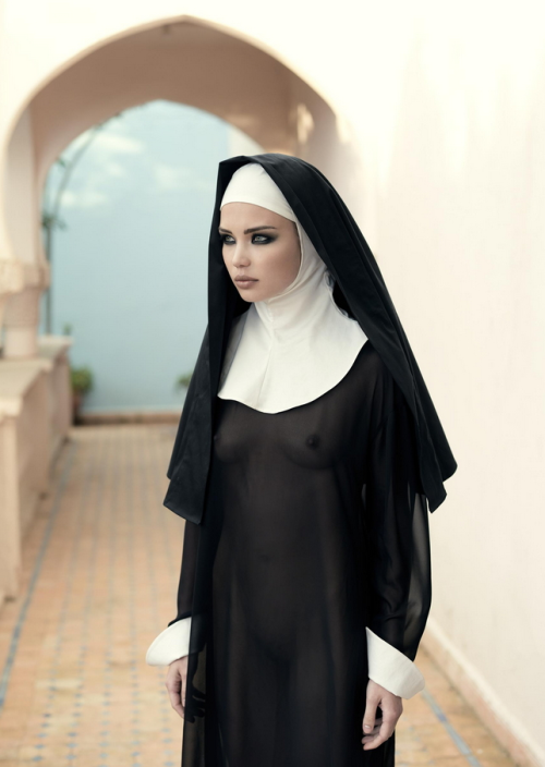 bluedogeyes:  by Marc Lagrange 