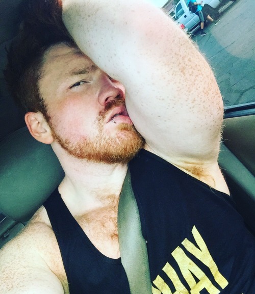 thegingerium:  Trying to be sexy after a rough gym day