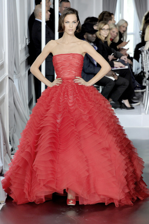 lamorchemoveilsoleelaltrestelle:  Christian Dior, Spring 2012 Couture