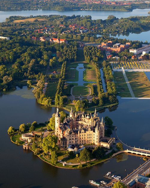 sucorsdaum: St Michel Archange château de Schwerin Allemagne