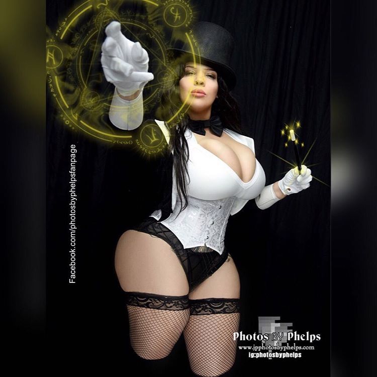 Jessy Roman @msromann showing her love of Zatanna!! #witch #zatanna #dccomics  #cosplay