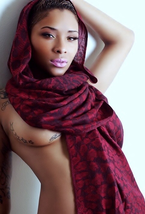 meapp:  Via the Sexy Ebony Beauties Blog  Sexy eyes