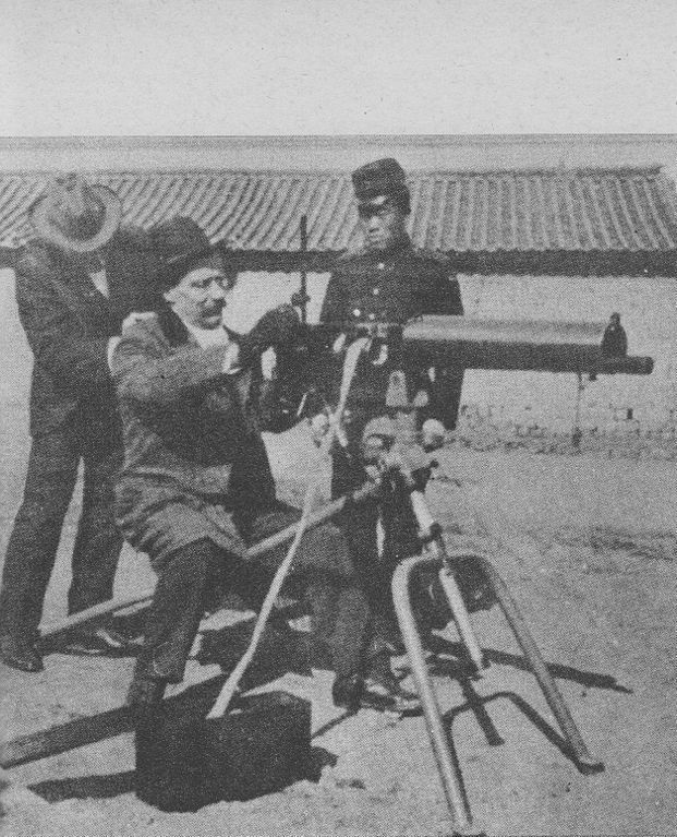 historicaltimes: Korean soldiers watching a machine gun demonstration under the guidance