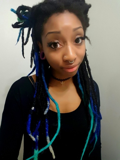 marzattaxxblog:Still not sure how to style my dreads but i am going to experiment more.