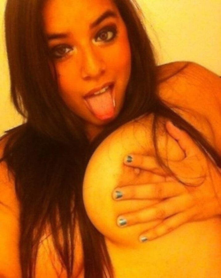 thebimbochaser:  The titty lick pose.