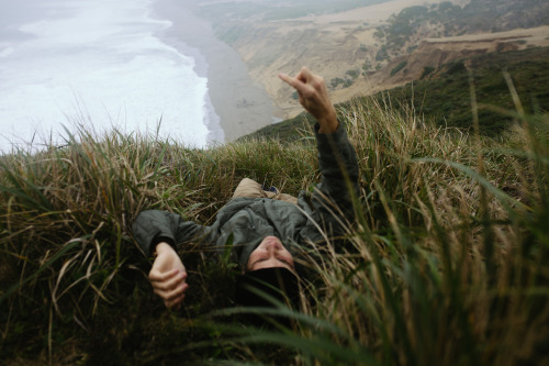 jonahreenders - feet on the groundjonah reenders | instagram