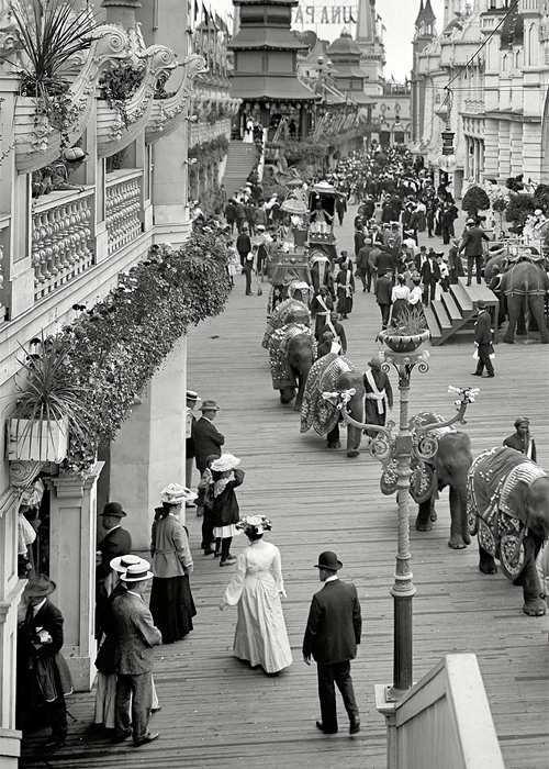 librar-y:  New York circa 1905. Coney Island - Luna Park promenade. 