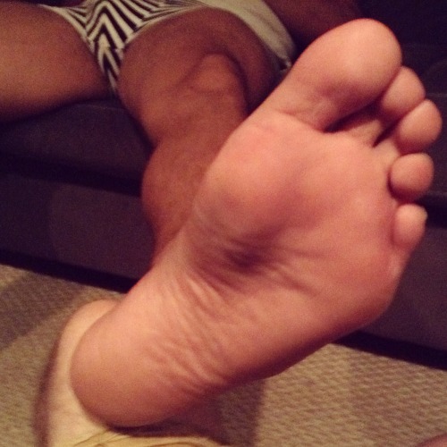 yngrawcumdump:  …for the second night in a row, I found myself under the socks and feet of one of the hottest men I’ve ever met.  