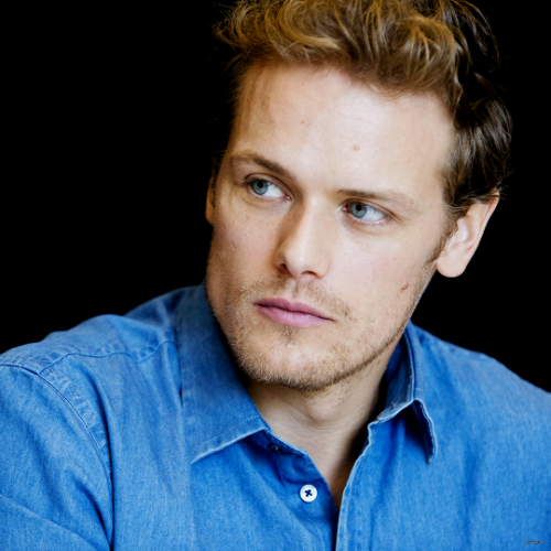 jamieclaire:  Sam Heughan photographed at a press conference during San Diego Comic Con, July 21st 2017.