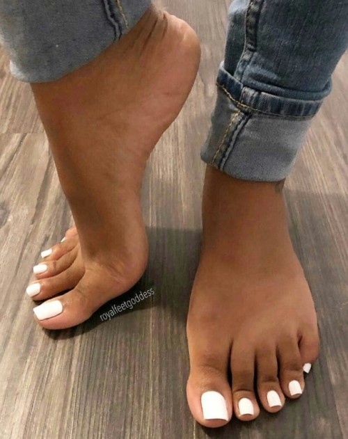 crazysexytoes:  Perfect nails.