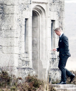 :  Daniel Craig filming Skyfall (2012)in