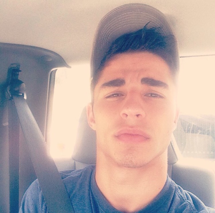cuumm-inside:  italiansteed:  Can some one just love me? Fuck!  cuumm-inside 
