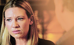 a-torv:  Positive Lady Characters Meme: Olivia Dunham + colors abound 