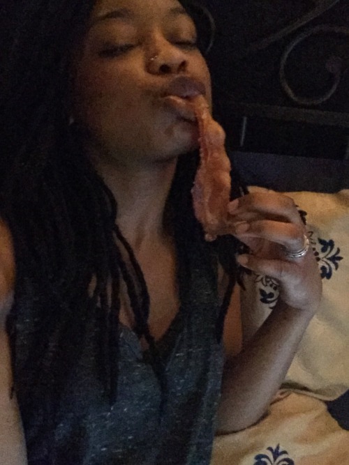 classicallyleone:  me and food cont.