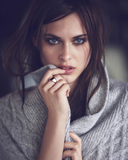 beautiful-x-women:  More beautiful women here