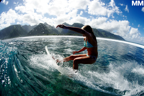 morganmaassen:Looking over Frankie Harrer’s shoulder as she heads down the line at Teahupoo, Tahiti.