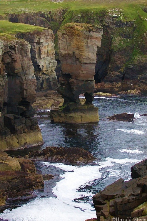 bluepueblo:  Pinnacle, Oakney Islands, Scotland photo via laura 
