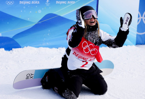 fckedupkids:Chloe Kim wins gold in women’s snowboard halfpipe at the Beijing 2022 Winter Olymp