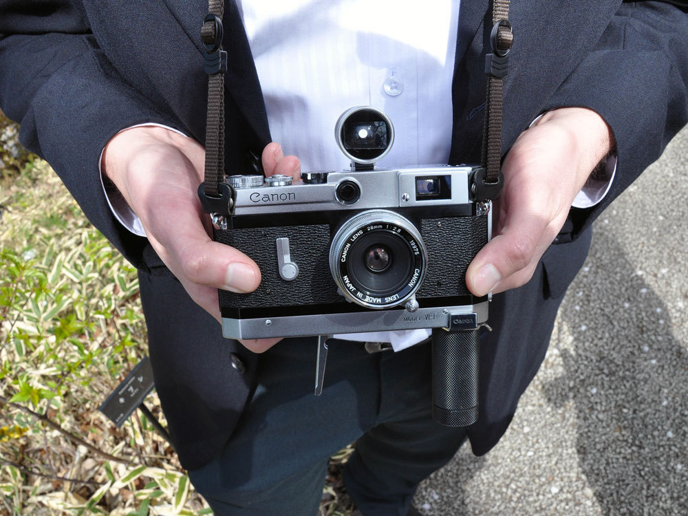 Vergevingsgezind lichtgewicht beschermen tokyo camera style — Akasaka Canon VI-T with Canon 28mm f2.8, external...