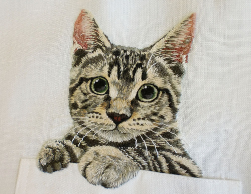 wordsnquotes:  culturenlifestyle:Custom Made Cat Embroidery on Shirts by Hiroko Kubota Japanese artist Hiroko Kubota began custom embroidery on shirts when her son requested to include figures of cats on them. When she posted the images online, as well