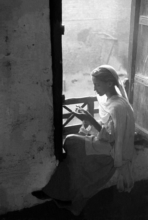 PAKISTAN 1952 Lahore, Young Woman, Unveiled . Frank Horvat