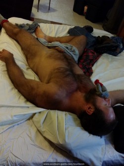 beartowngame:  Rob passed out