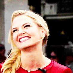 emmas-scoundrel:  Her smile is the most precious thing in the world (◡‿◡✿)