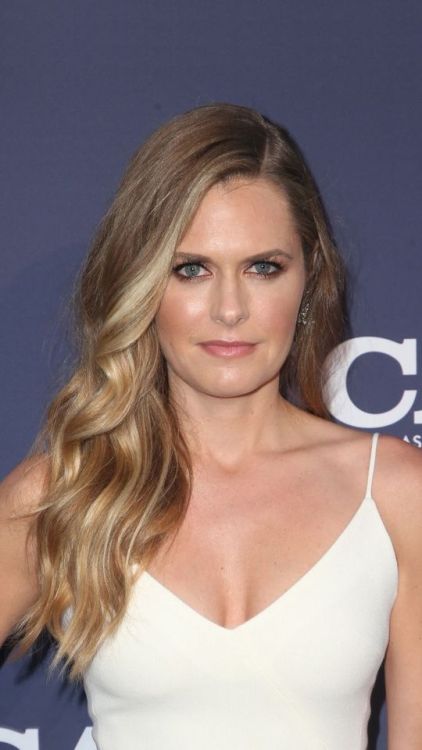 Actress, beautiful, Maggie Lawson, 720x1280 wallpaper @wallpapersmug : https://ift.tt/2FI4itB - http