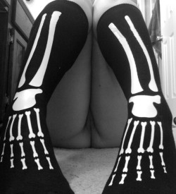 dan-and-babydoll:  kittenonherown:  New sockies!  Boo! Scared ya!  Sexy and adorable!