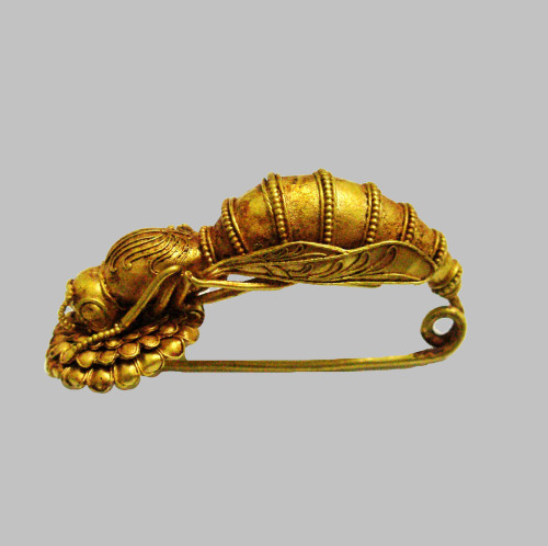 byronofrochdale:archaicwonder:Greek Bee Fibula, 4th century BCThe bee, found in the artifacts of Anc