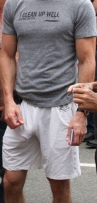 guys-with-bulges:  Oh yes, we can clean that up well, Sir. More here.