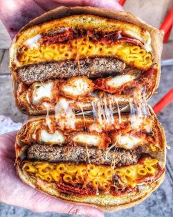 inbetweenbuns:Pizza Burger with Mac N Cheese