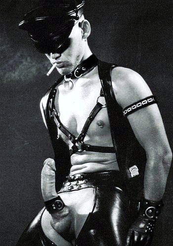 ukgreytop:  Send your self pics (piss, fisting, bondage, leather, rubber, dildo,
